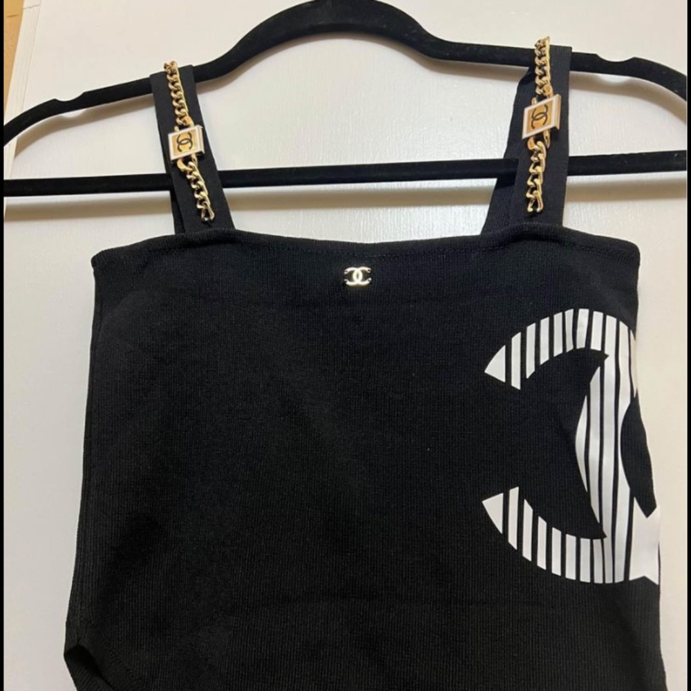 Chanel crop top